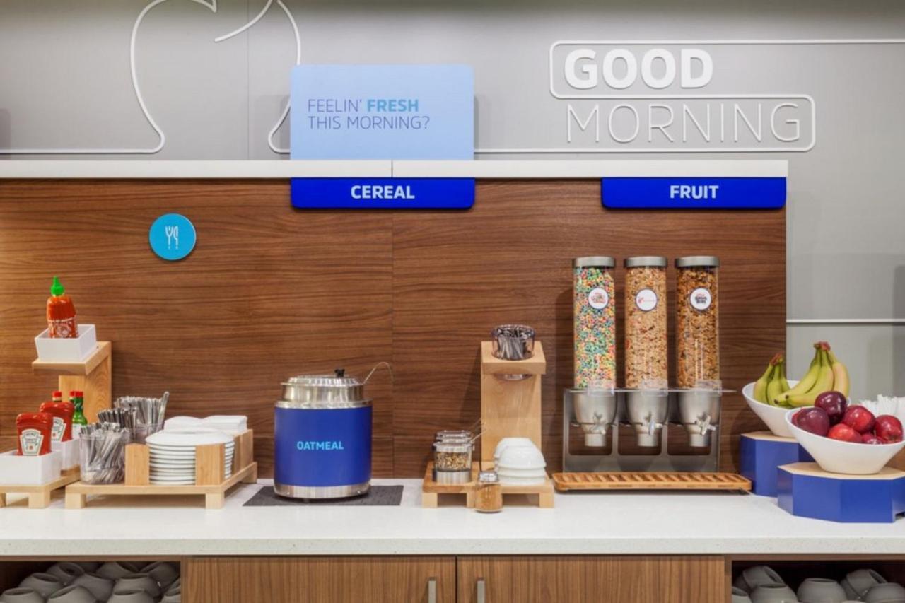 Holiday Inn Express & Suites Woodside Laguardia Airport New York Buitenkant foto