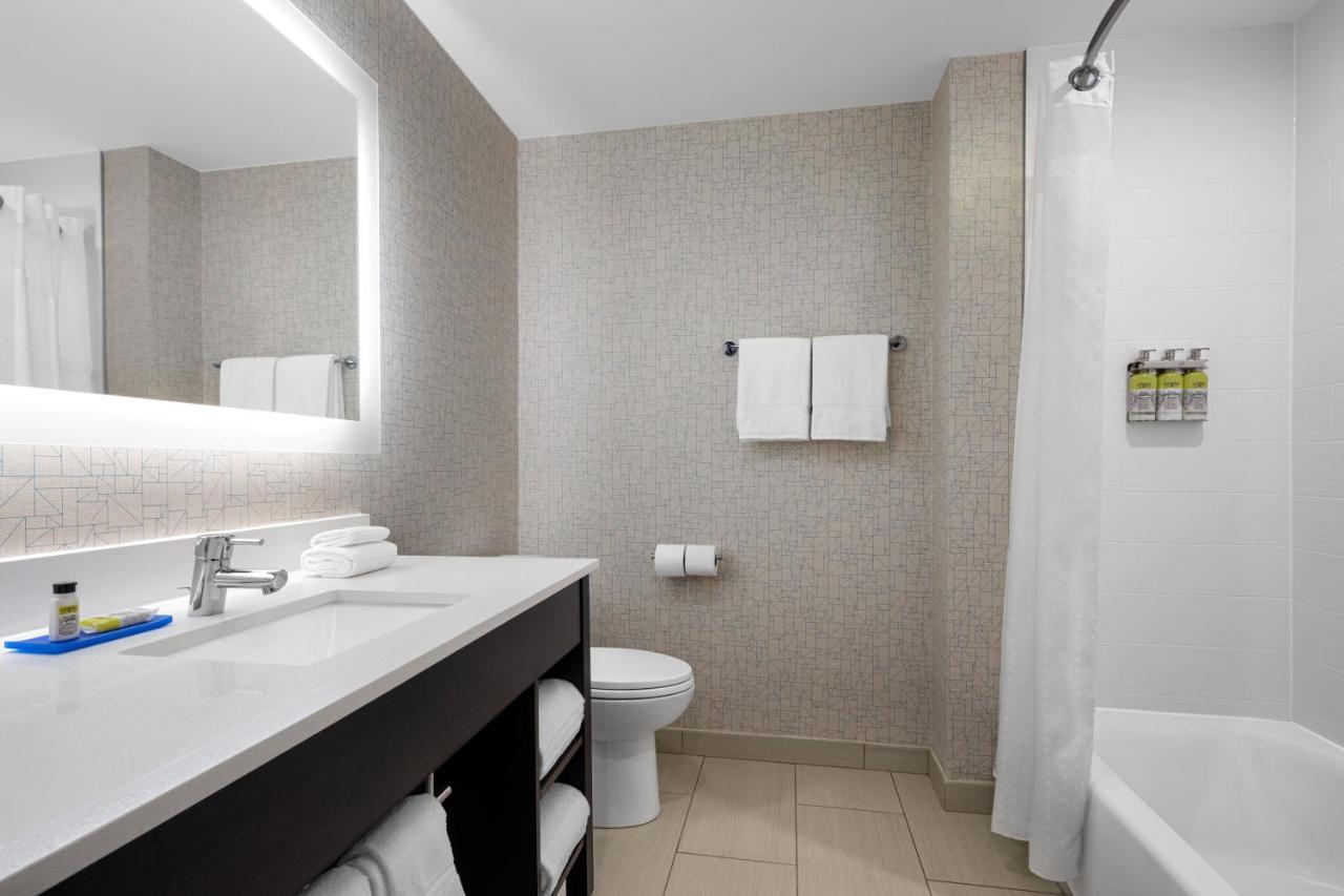 Holiday Inn Express & Suites Woodside Laguardia Airport New York Buitenkant foto