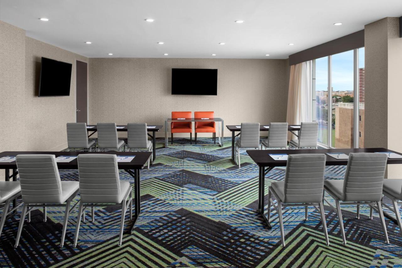 Holiday Inn Express & Suites Woodside Laguardia Airport New York Buitenkant foto